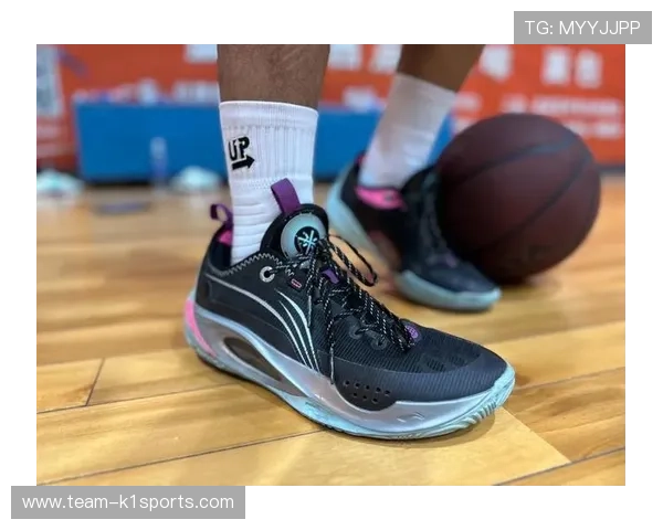 选择适合后卫球星的足球鞋怎样提升防守表现与技术发挥